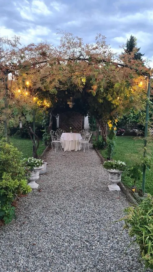Apartment Dragonfly Appartamento Blu Angera Italy
